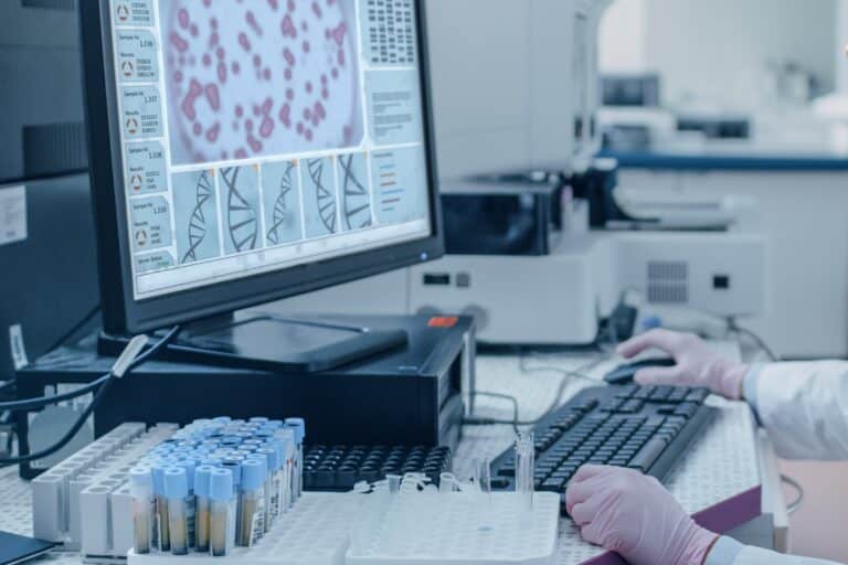 Software for reviewing diagnostic samples for life science